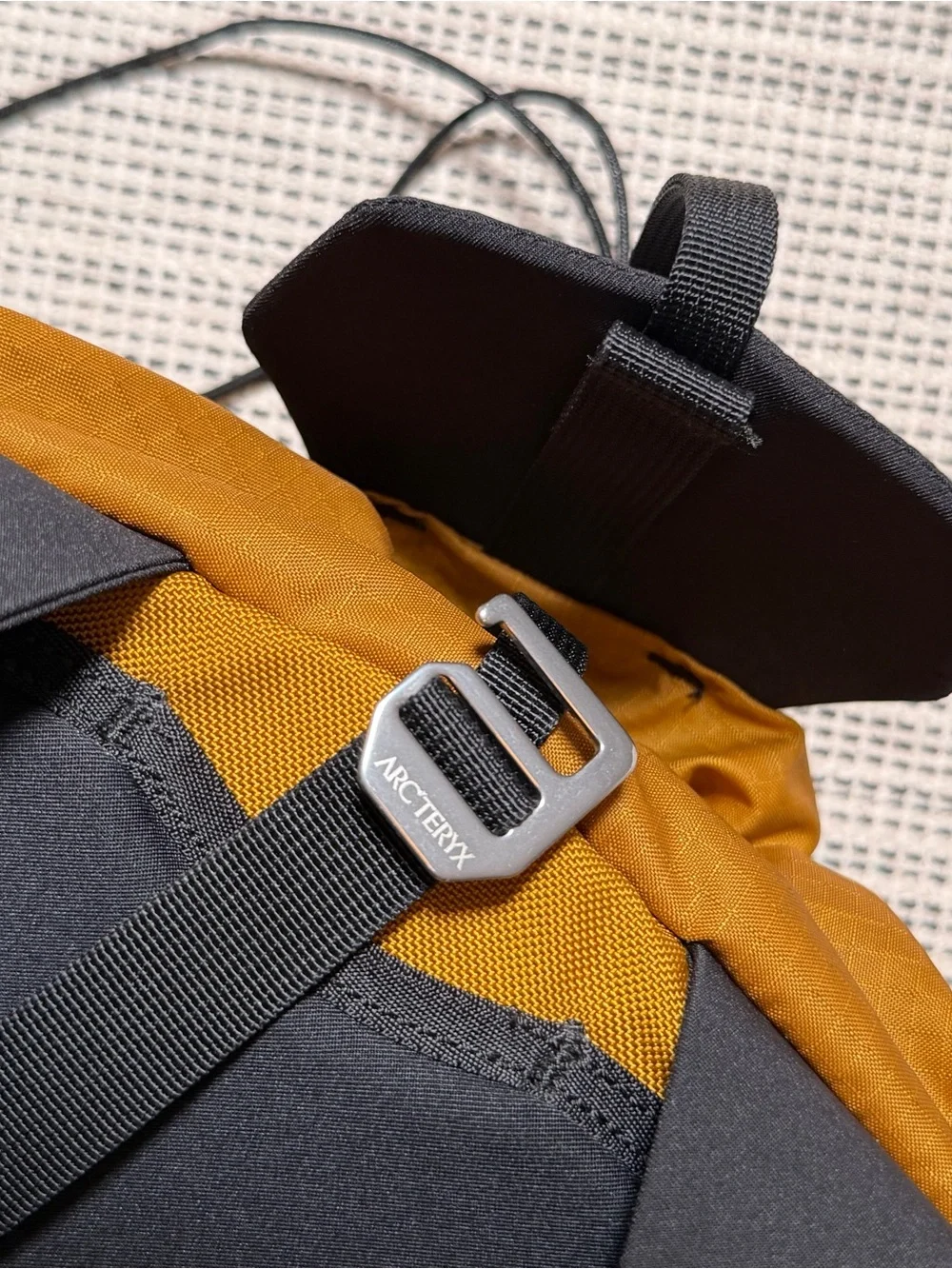 Arc'teryx Arro 20 | Black and Yellow | Backpack